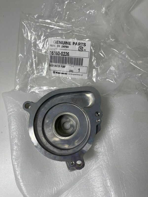CUERPO BOMBA DE AGUA ORIGINAL KAWASAKI ZX10R 2011-2023 - Image 2