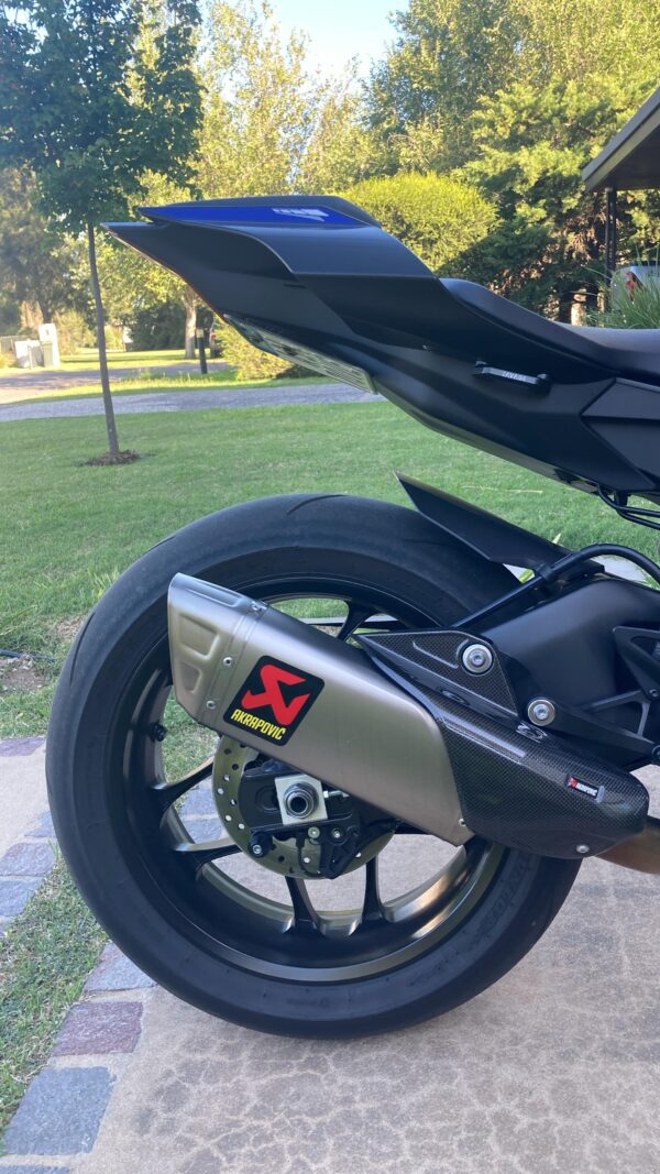 SOPORTES REEMPLAZO DE PEDALINES TRASEROS YAMAHA R1 2015+ - Image 5